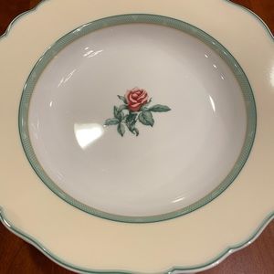 Wedgewood English Cottage Dinner Plates: Cream